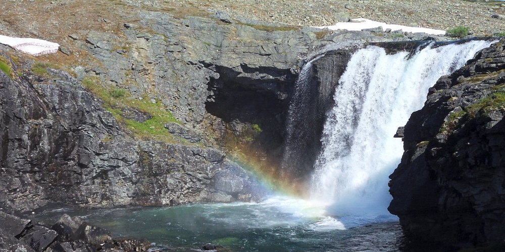 a rainbow made by water vapour