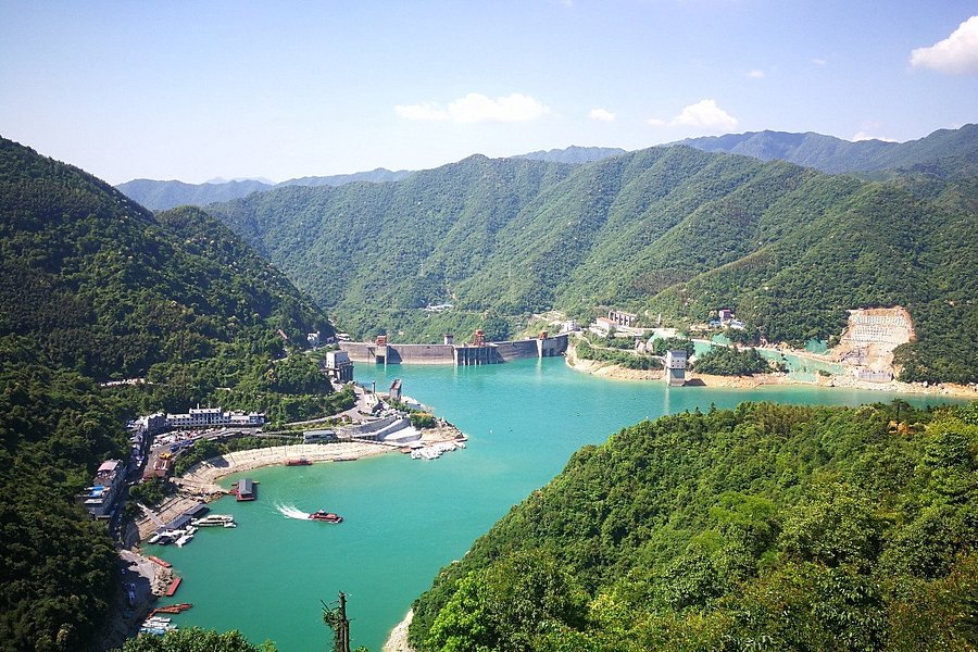 Dongjiang Lake Scenic Area image
