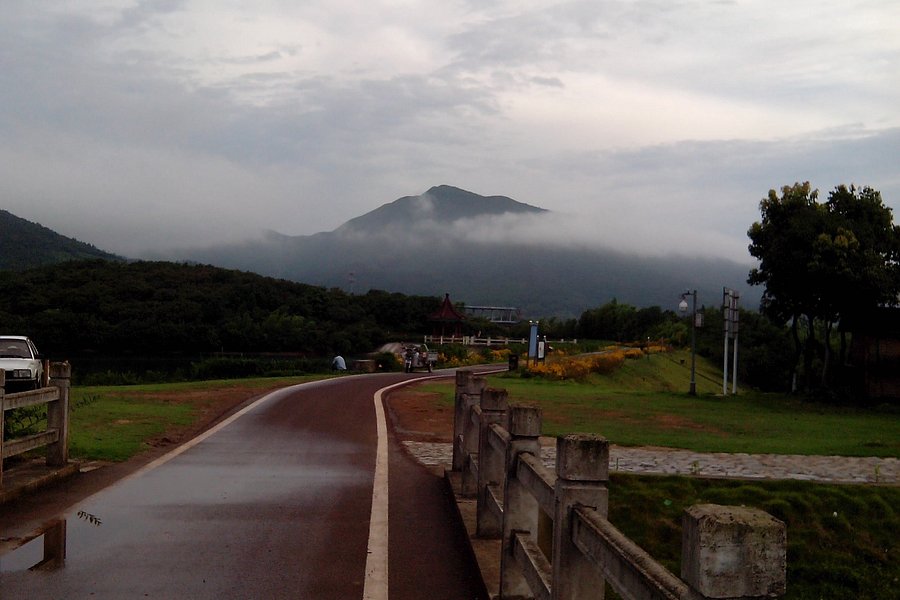 Longchi Mountain image