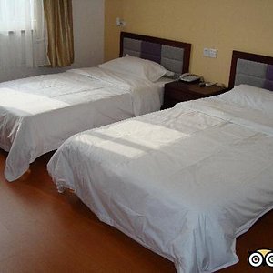 Jingyue 99 Inn Shanghai Jiangzhen in Shanghai, image may contain: Bed, Furniture, Bedroom, Room