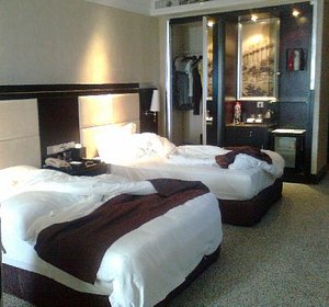 Dalang Taosha Inn in Zhengzhou, image may contain: Bed, Furniture, Bedroom, Room