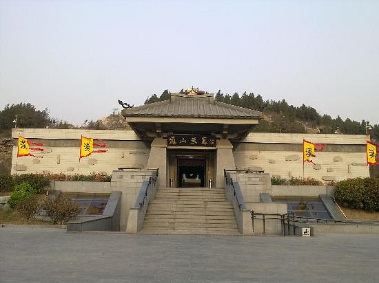 Guishan Han Dynasty Tombs image