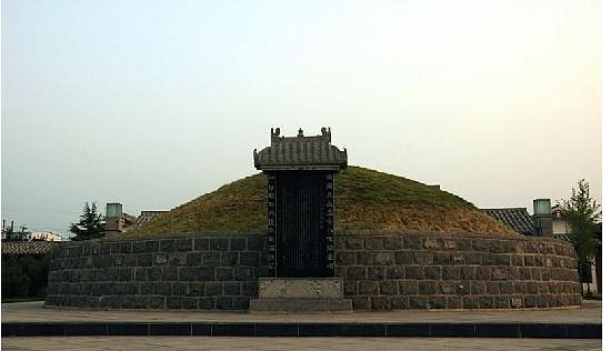 Liu Yuxi's Tomb image