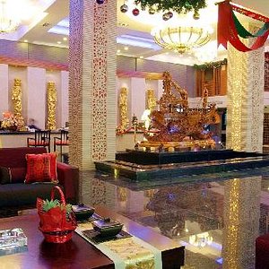 Ka'erman Hotel in Xiamen, image may contain: Furniture, Bedroom, Bed, Indoors