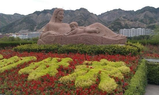 Statue Of Mother Yellow River image
