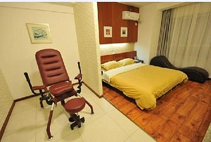 Taijiu Jiaqi Holiday Hotel in Changchun, image may contain: Furniture, Indoors, Bed