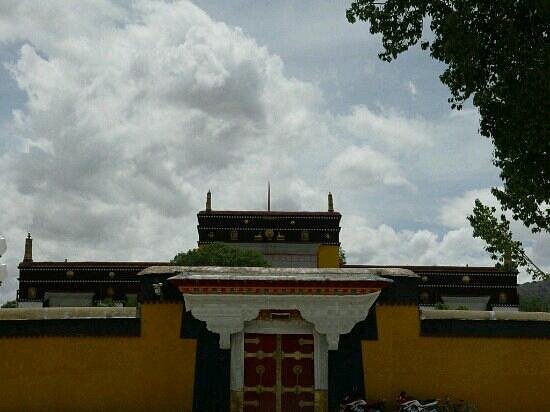 Lama Palace image