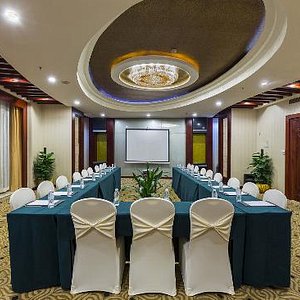 Hunan Royal Seal Hotel in Changsha, image may contain: Home Decor, Floor, Lighting, Hotel