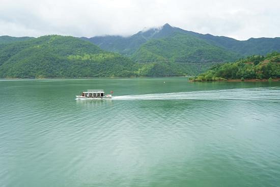 Yunhe Lake image