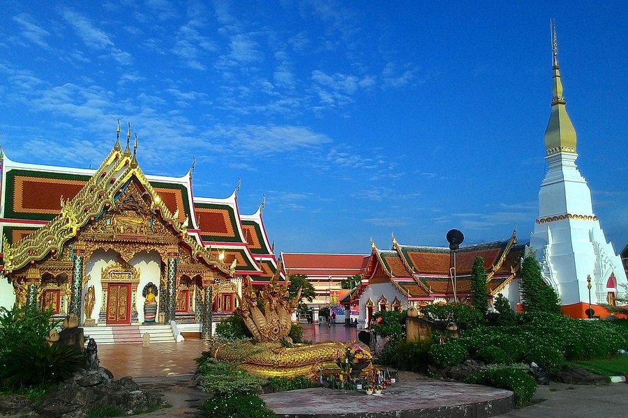 Wat Phra That Choeng Chum Worawihan Temple image