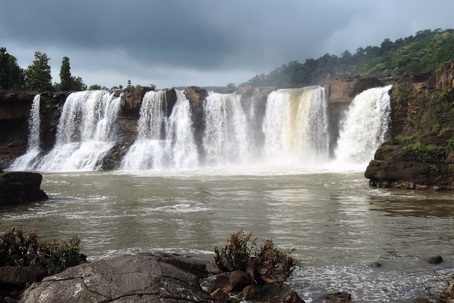 Gira Waterfalls image