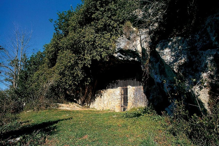 Cuevas Hornos De La Pena image