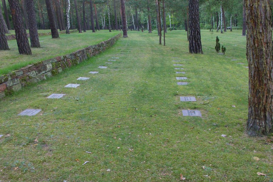 Kriegsgräeberstäette Waldfriedhof Halbe image