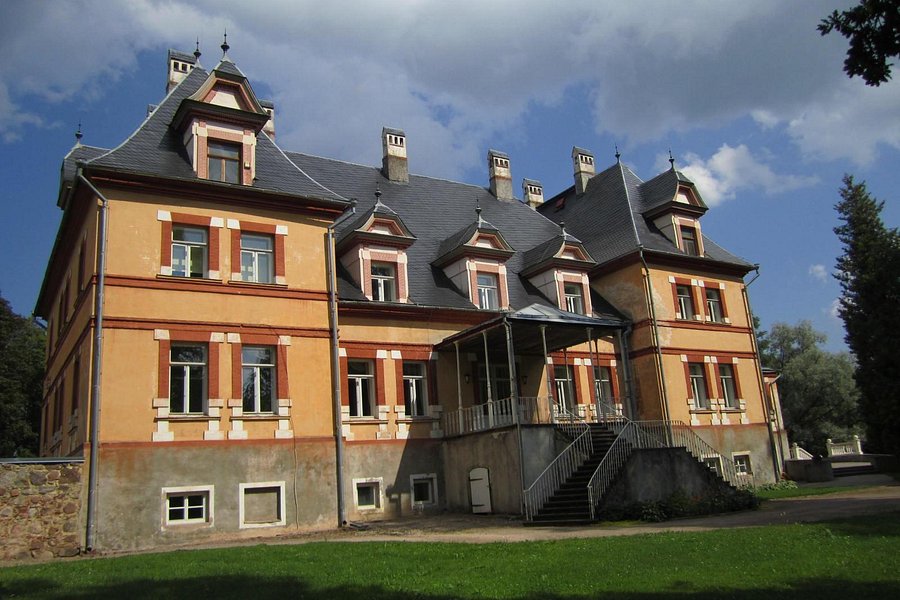 Mooste Manor image