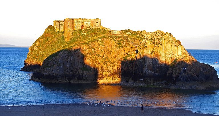 Tenby Castle Beach image