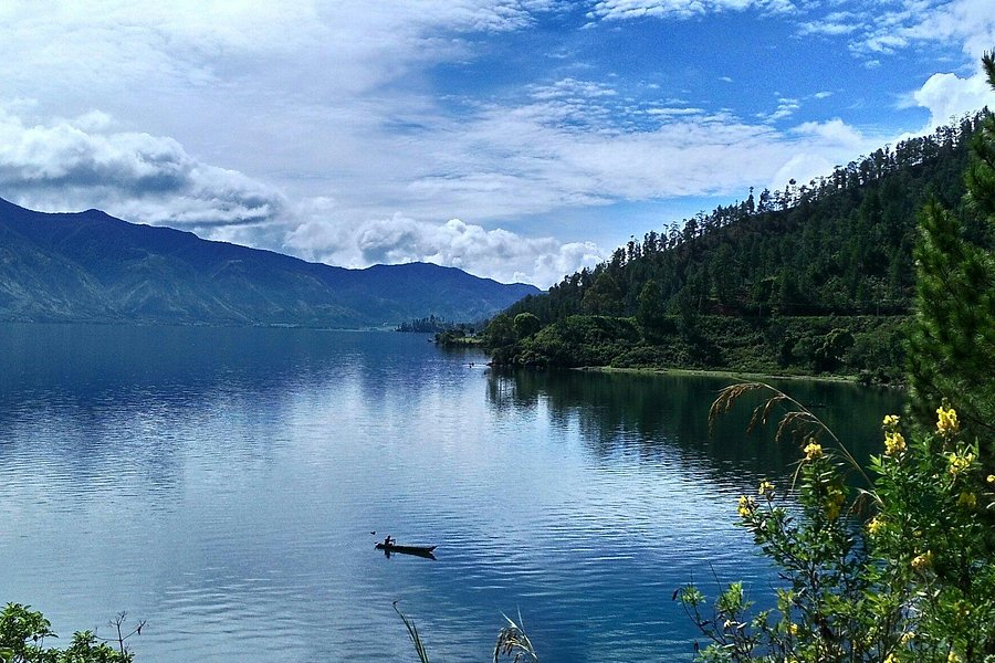 Lake Laut Tawar image