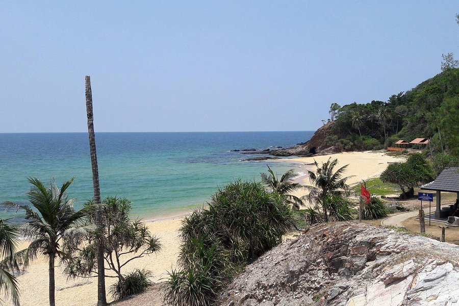 Pantai Teluk Bidara image
