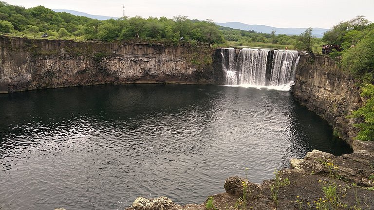 Diaoshuilou Waterfall image