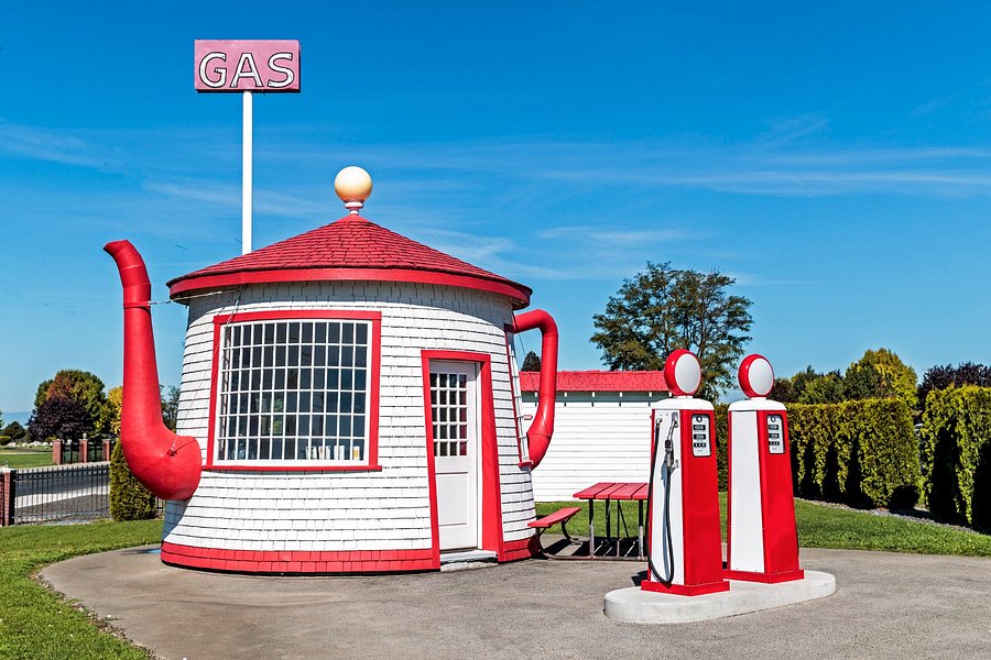 The teapot Dome Gas Station image