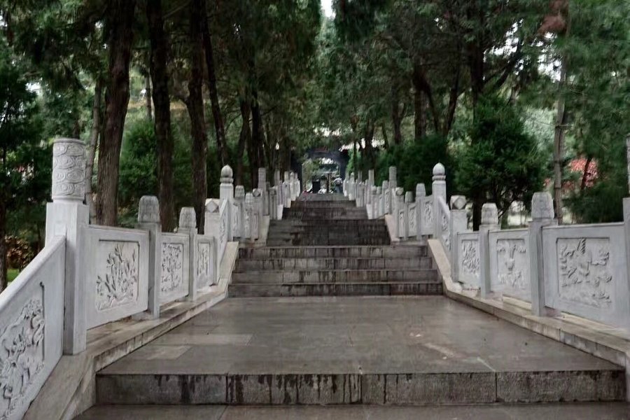 Liu Zhidan Martyrs Cemetery image