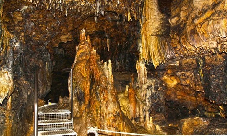 Cueva de los Enebralejos image