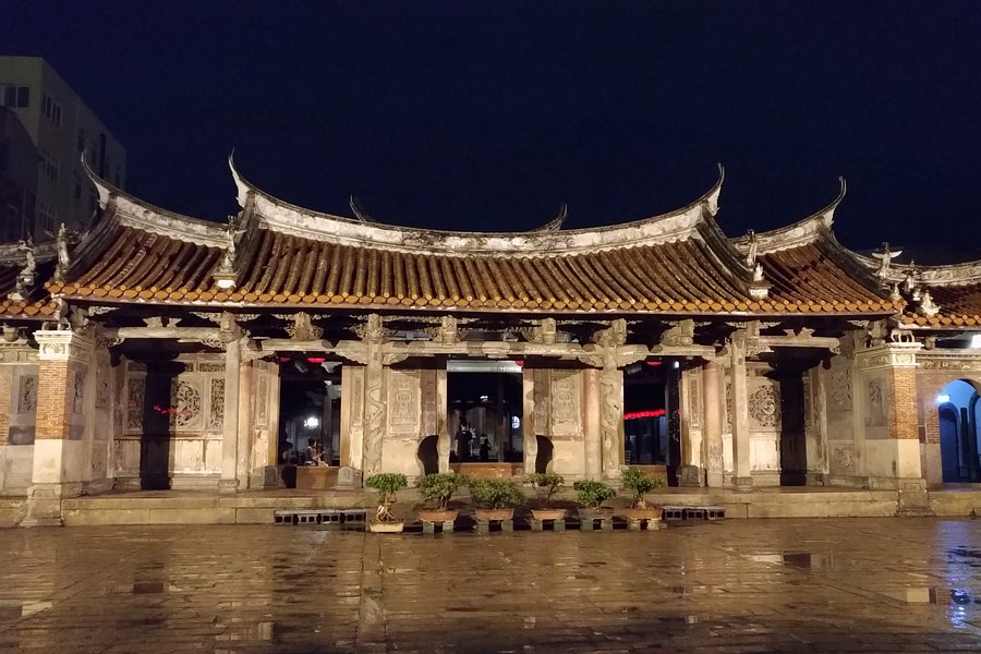 Lugang Longshan Temple image