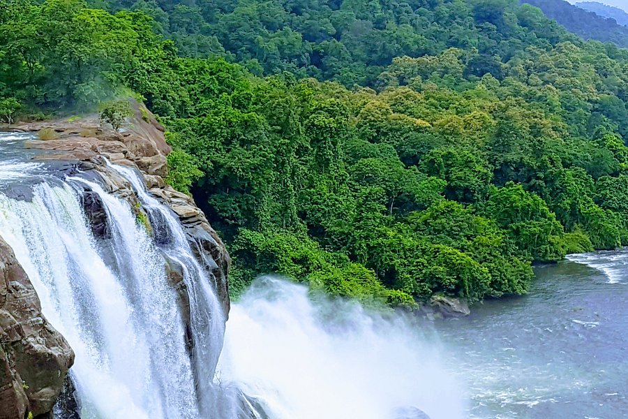 Athirappilly Falls image