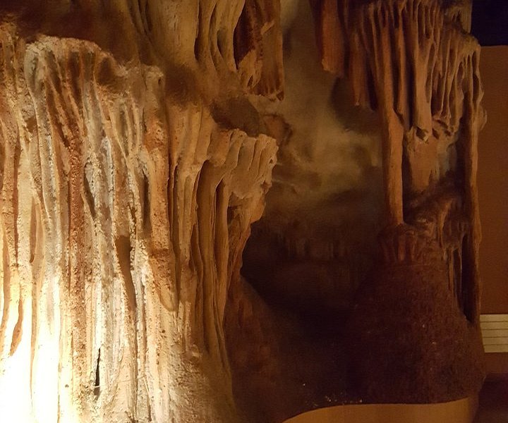 Cuevas de Candamo image