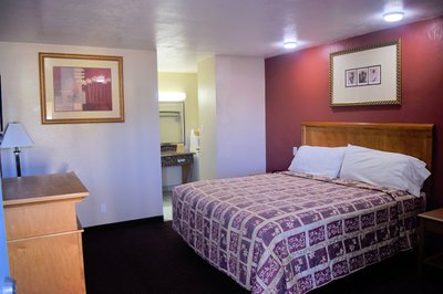 Hotel photo 3 of Western Inn & Suites.