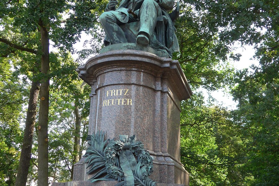 Fritz Reuter-Denkmal & Mudder-Schulten-Brunnen image