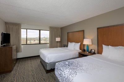 Hotel photo 4 of La Quinta Inn & Suites by Wyndham Secaucus Meadowlands.