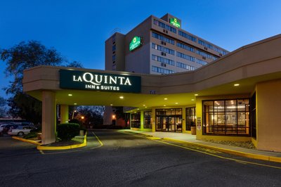Hotel photo 2 of La Quinta Inn & Suites by Wyndham Secaucus Meadowlands.
