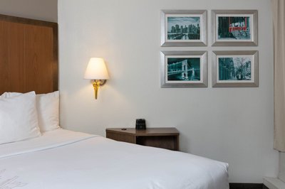 Hotel photo 14 of La Quinta Inn & Suites by Wyndham Secaucus Meadowlands.