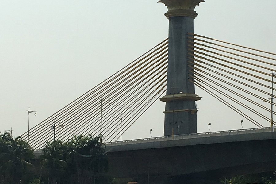 Maha Chesadabodindranusorn Bridge image