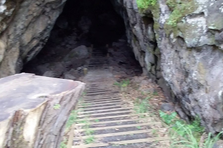 Tunnel Cave image