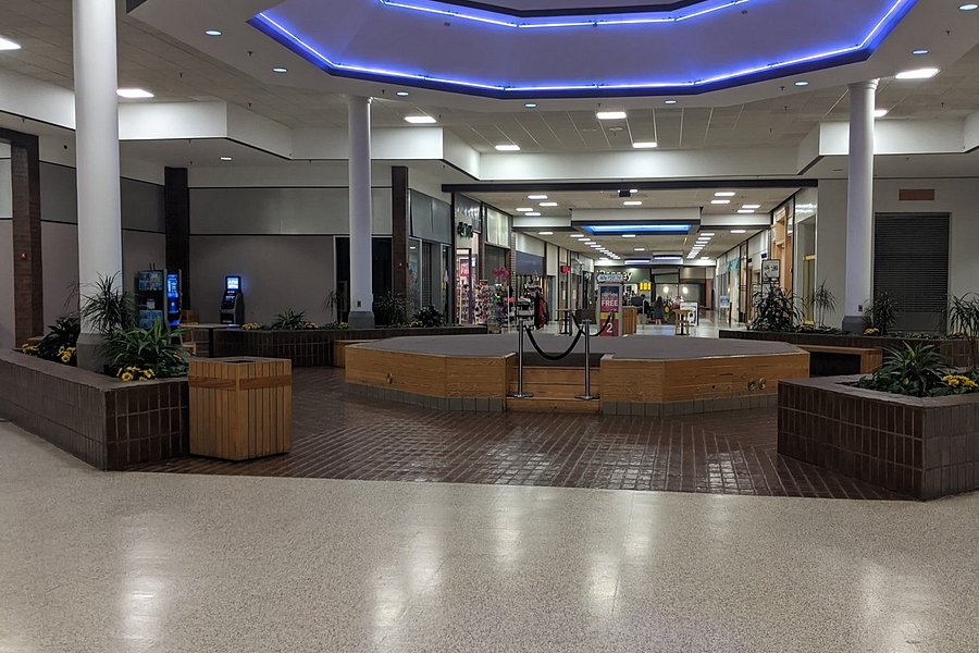 Auburn Mall image