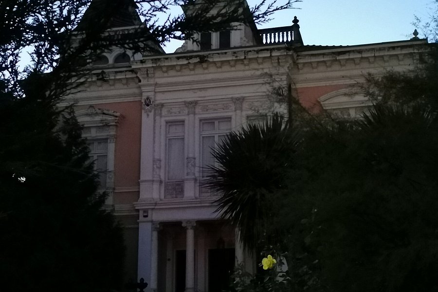 El Capitolio O Palacete Velázquez. image