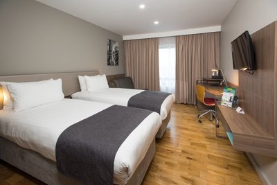 Hotel photo 8 of Holiday Inn London - West.