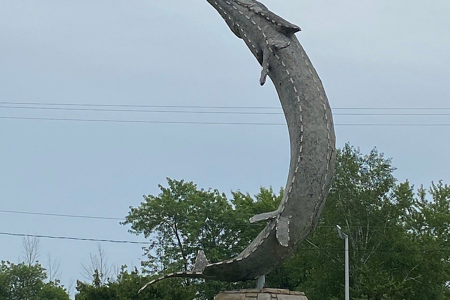 Leaping Muskie Fish Statue image