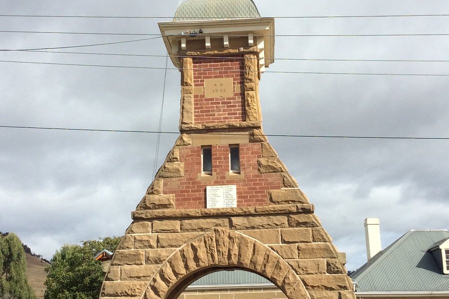 Kempton Memorial Arch image