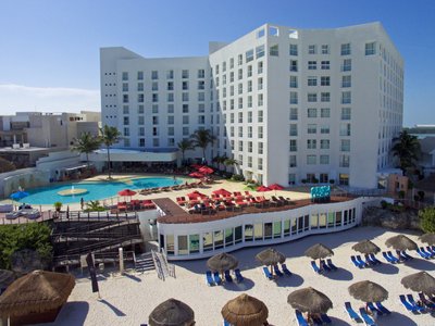 Hotel photo 18 of Sunset Royal Beach Resort.