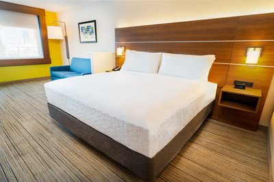 Hotel photo 11 of Holiday Inn Express & Suites Las Vegas - E Tropicana, an IHG hotel.