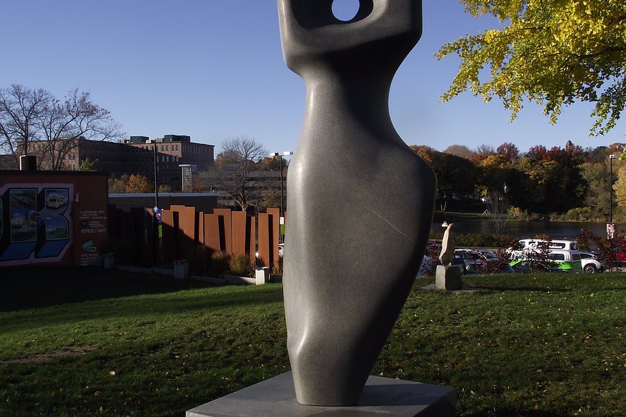 Warren Memorial Sculpture Garden image