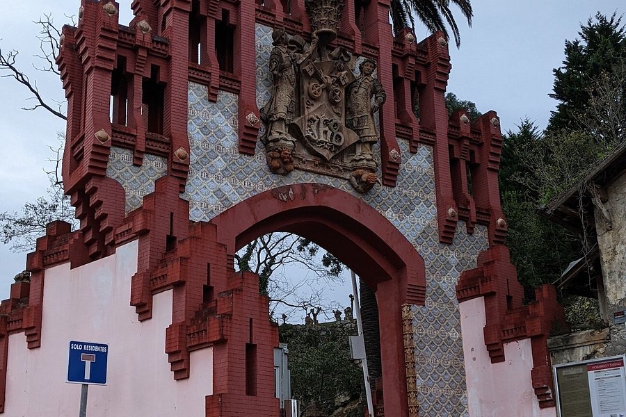 Puerta De La Universidad Pontificia image