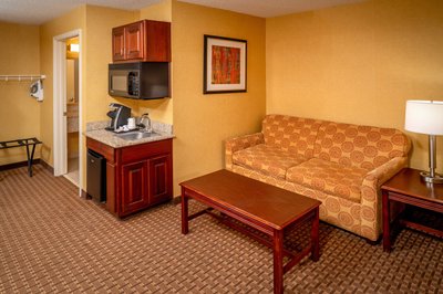 Hotel photo 1 of Holiday Inn Express & Suites Hazard, an IHG Hotel.