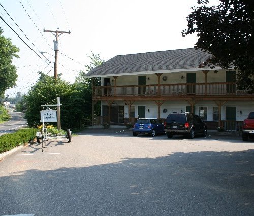 Lord Hampshire Motel & Cottage image