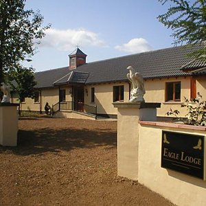 Lovely front view at Eagle Lodge