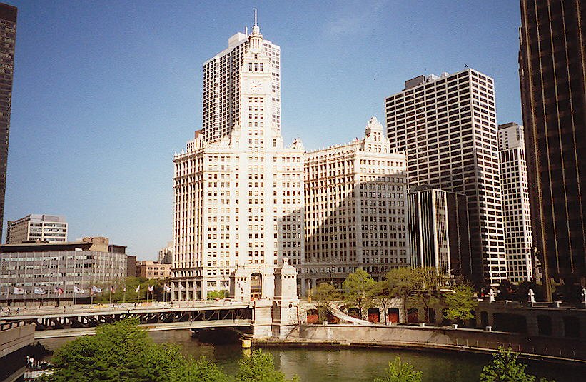 Здание отзывы. Ригли-Билдинг Чикаго. Wrigley building в Чикаго. Чикагский небоскреб Wrigley building. Здание Wrigley Chicago.