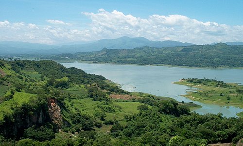 view of lake Suchitlan from the town
