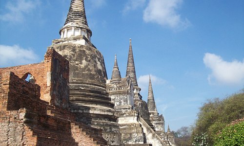 Three pagodas of Wat Phra Si Sanphet which house the remains of King Borommatrailokanat, King Bo